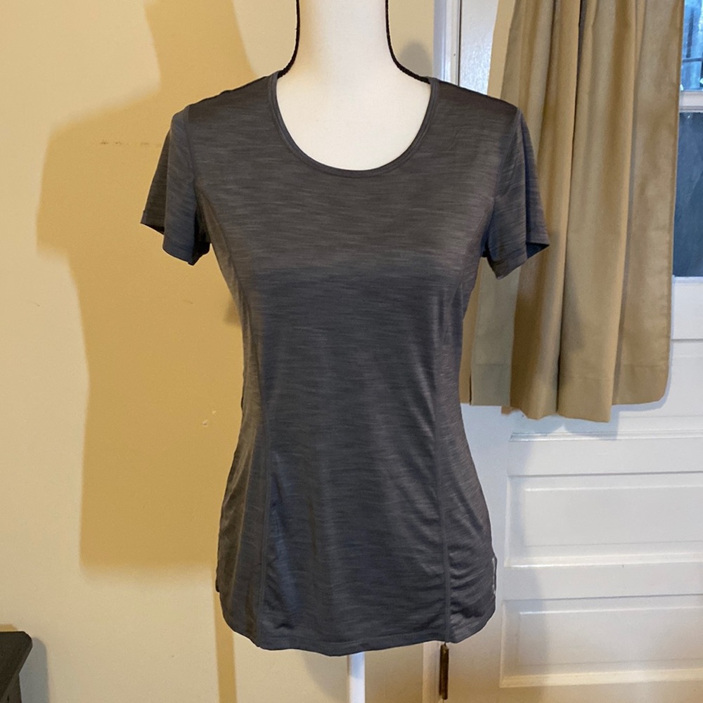 ❤️Women’s Head active short sleeve shirt - like new ! Size Small